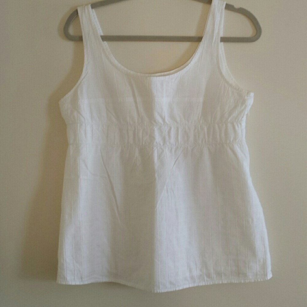 GAP White Sleeveless Scoop Neck Tank Top